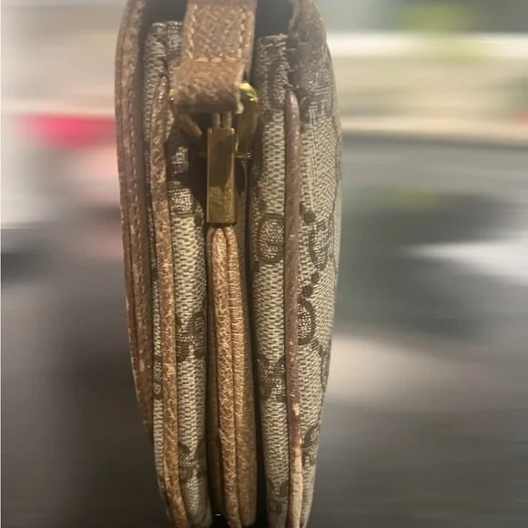 GUCCI Vintage GG Monogram Small Flap Shoulder/Crossbody Bag - Picture 6 of 12